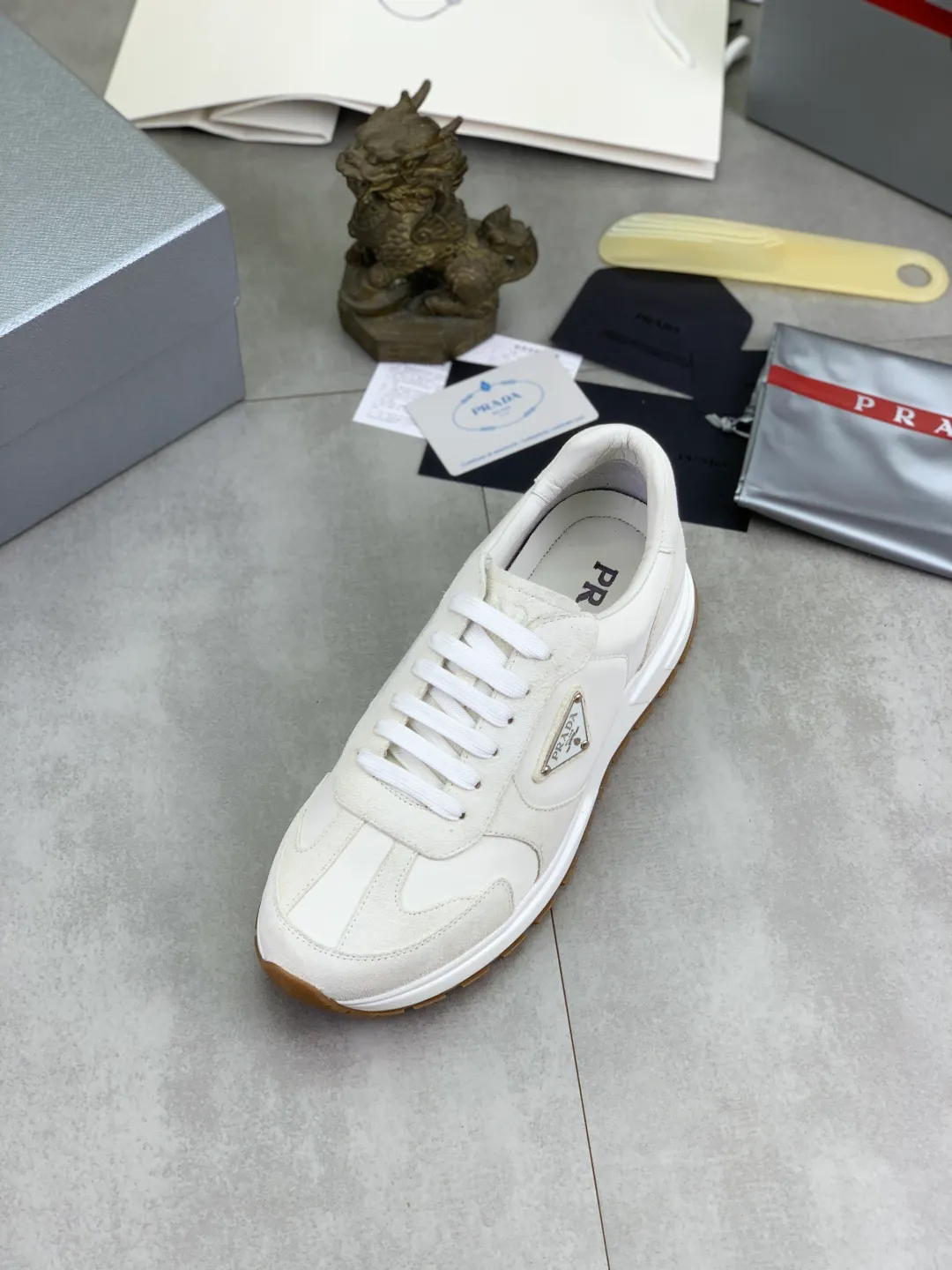 Men's men's shoes💰P580💰【New model】Top quality, new popular models on the official website, which will never go out of style for a century,🆘 The trendy brand (Prada) mainly promotes popular models, avant-garde and versatile fashionable men's shoes, private version molding, cowhide surface splicing 1:1 oil edge processing... fashionable and simple, original imported cowhide interior cowhide feet; the atmosphere and personality are more fashionable, eye-catching and pursuing class. It will subvert old ideas and be a must-have for fashionistas who want to spend time with you! Must keep it! High-end comfort, high-end quality workmanship. Size: 38-44 Various colors available. full package
